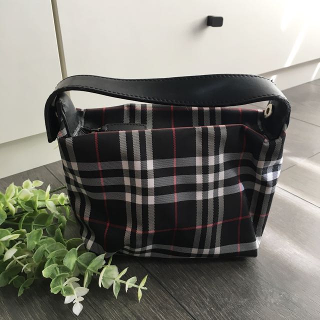 Burberry Lunch Bag style, Luxury, Bags & Wallets on Carousell