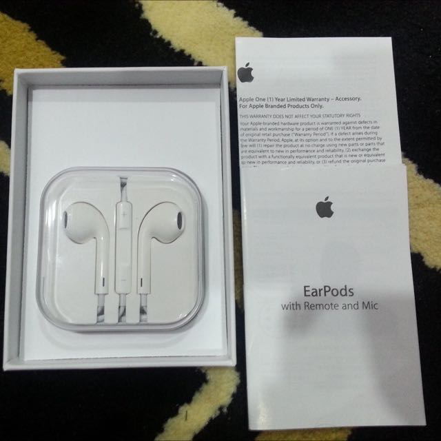 Earpods And Iphone Lightning Cable, Mobile Phones & Gadgets, Mobile