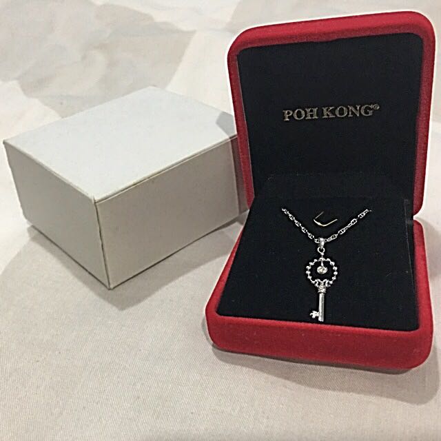 Poh Kong Necklace White Gold 375