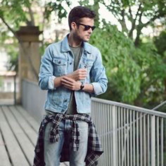 Pull & Bear Denim Jacket (Category: Coats, Jackets and Outerwear) located in Singapore. Submitted by teamnikeh (Listing ID 91863748, Image 2). Description: .