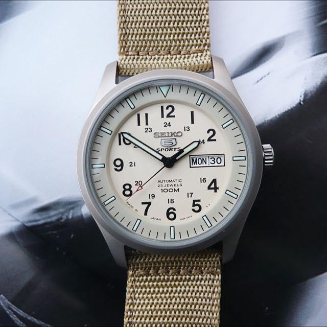 seiko 5 snzg07j1