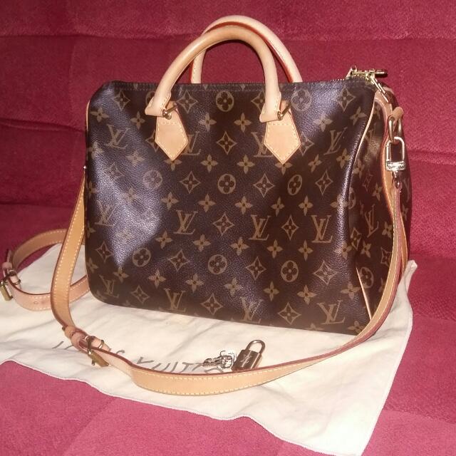 Original Louis Vuitton Bandolier 30, Luxury, Bags & Wallets on Carousell