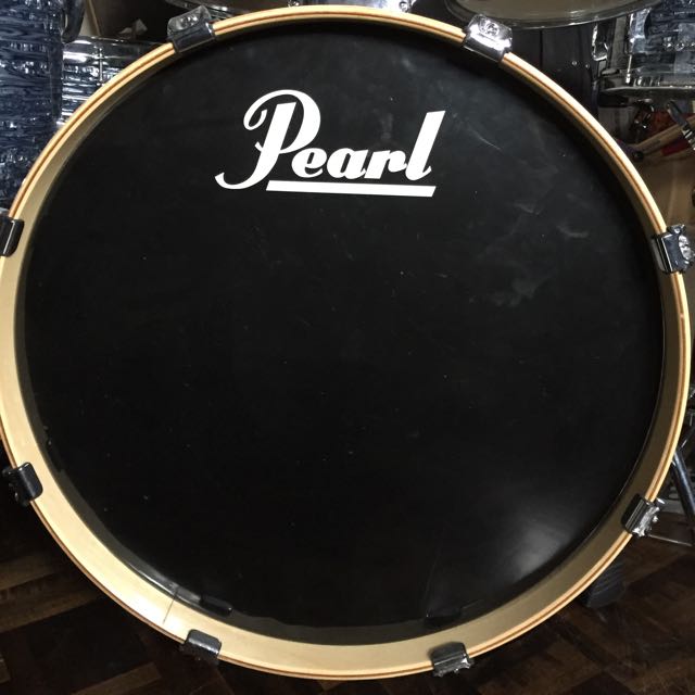 Drum Set (Category: Music Instruments) located in Toronto. Submitted by keygun (Listing ID 91930301, Image 3). Description: .