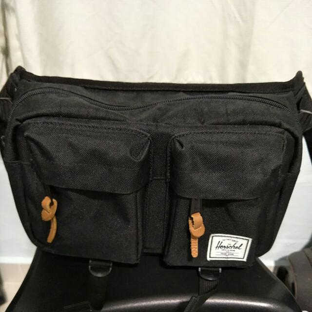 Herschel Pouch bag Men s Fashion Bags Sling Bags on Carousell