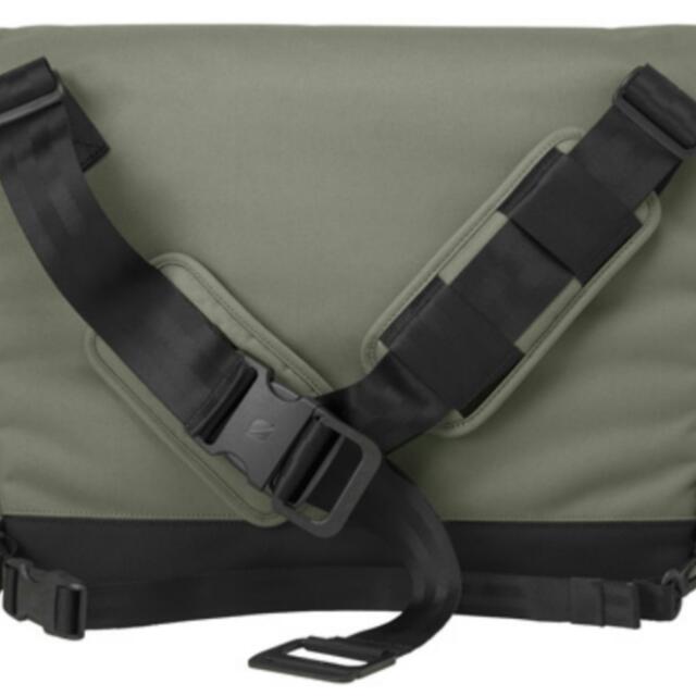 Incase range messenger bag on sale