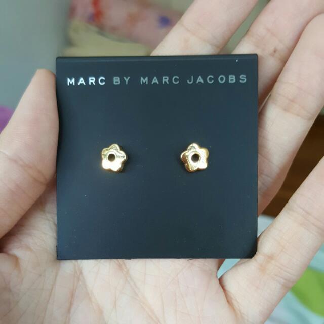 Buy Marc Jacobs (THE) MJ Coin Flower Stud - Gold | Nelly.com