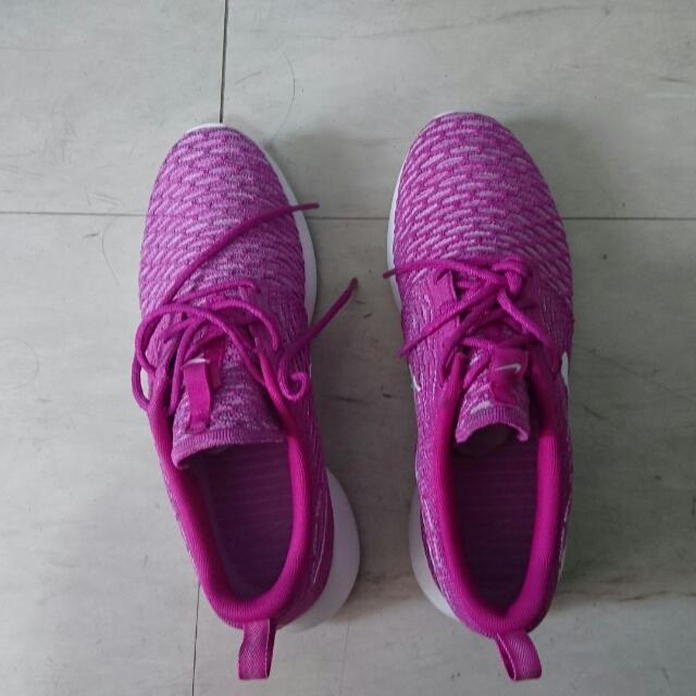 nike violet rubber shoes