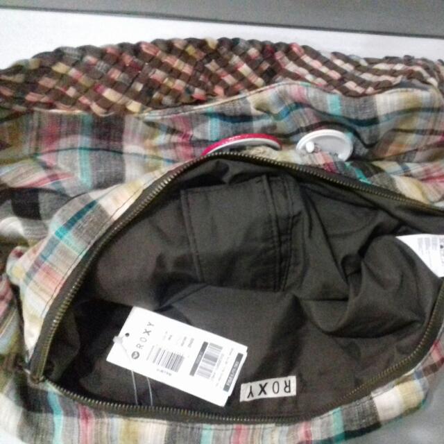 Authentic Roxy Sling Bag (Category: Purses & Pouches) located in Kuala Lumpur. Submitted by chelextang (Listing ID 92096409, Image 3). Description: Authentic Roxy sling bag let go for RM100. Condition 9/10 due to small defect at the corner thus cover / compensate it with Roxy Badges..