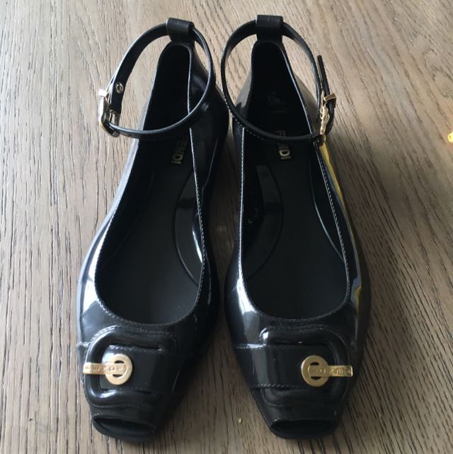 Fendi jelly sandals discount