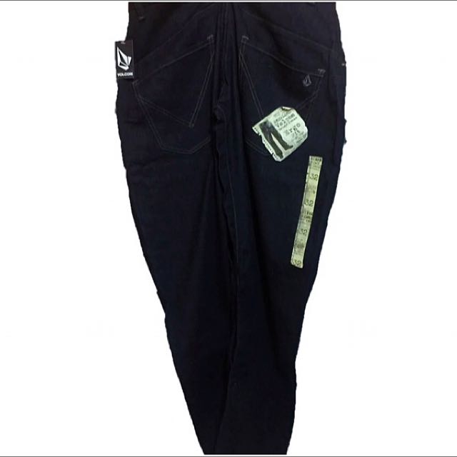 Volcom Stretch Denim Ergo Fit (Category: Chinos) located in Pasig City. Submitted by seeril (Listing ID 92188131, Image 2). Description: .