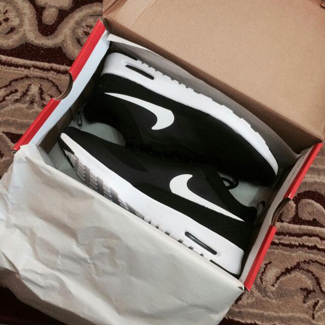 Nike Air Max Thea Black White