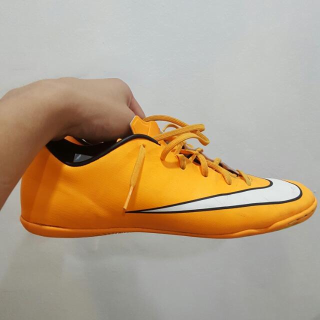 nike mercurial futsal shoes