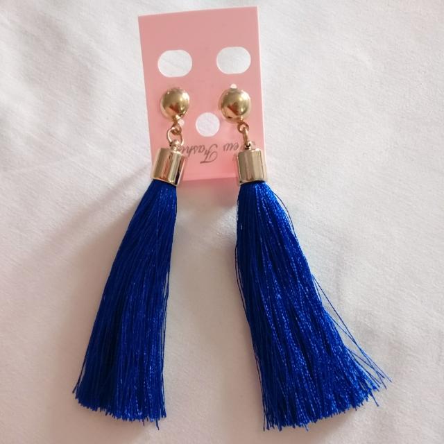 Tassel (Medium Thread Type) (Category: Other Accessories) located in Singapore. Submitted by salesdelicious (Listing ID 92322249, Image 1). Description: .