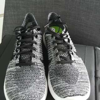 Nike free run flyknit ' oreo '
