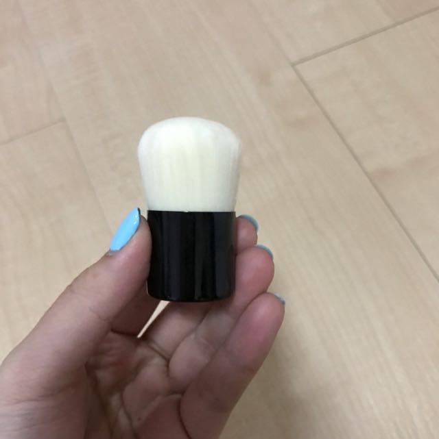 Chanel PINCEAU KABUKI RÉTRACTABLE Brush, Beauty & Personal Care, Face,  Makeup on Carousell