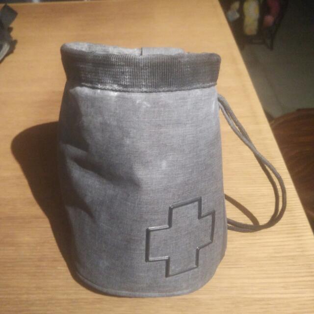 So Ill Take Hold Small Executive Chalk Bucket Bag, Sports Equipment