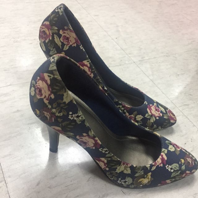 floral pumps payless