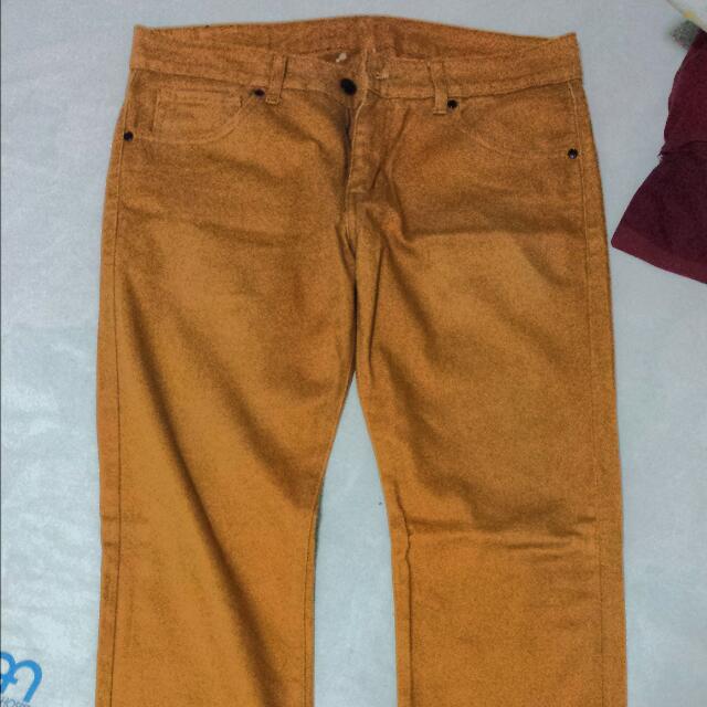 Bench Chinos Slim Fit (Category: Chinos) located in Pasig City. Submitted by declutter_a_ciro (Listing ID 93003300, Image 1). Description: .