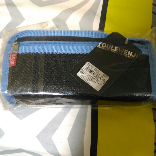 Pencil Case (Category: Stationery & School Supplies) located in Singapore. Submitted by e.turn (Listing ID 93064821, Image 2). Description: .