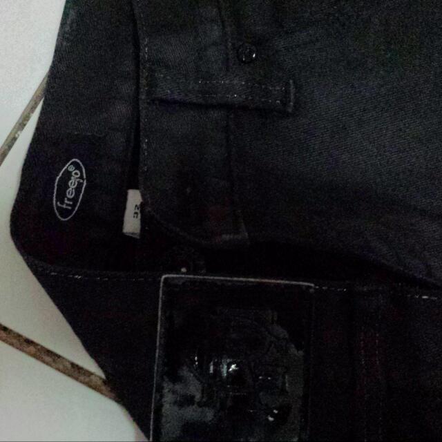Freego Pants (Category: Trousers) located in Pasig City. Submitted by declutter_a_ciro (Listing ID 93000226, Image 2). Description: .