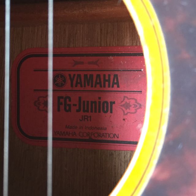 Gitar Yamaha FG Junior Jr1
