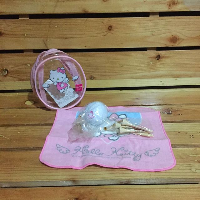 [REPRICED] Hello Kitty Golf Ball & Tee Set (Category: Racket and Ball Sports) located in Pasig City. Submitted by seeril (Listing ID 92915870, Image 2). Description: .