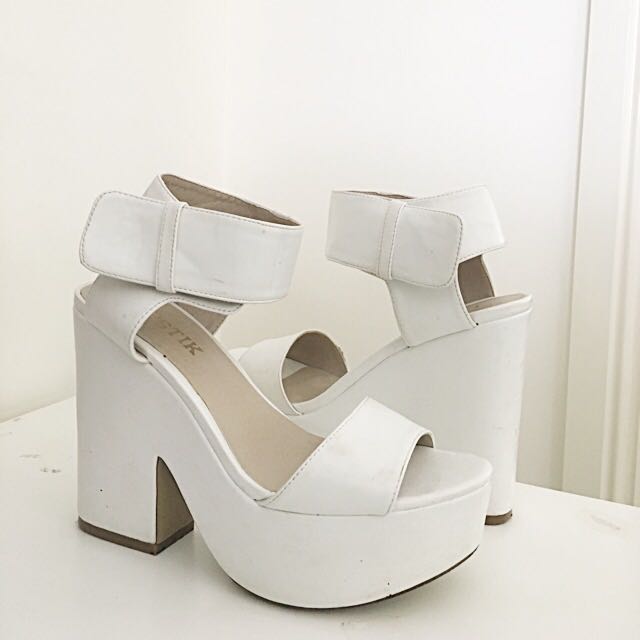 Lipstik white heels sales