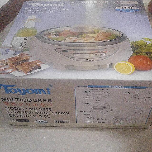 Multicooker (Category: Cookers) located in Singapore. Submitted by tsu_werks (Listing ID 93088663, Image 2). Description: .