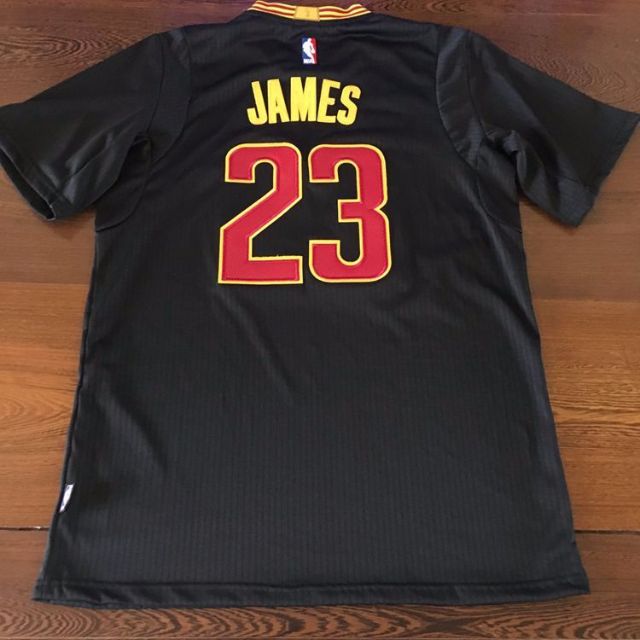 lebron sleeved jersey