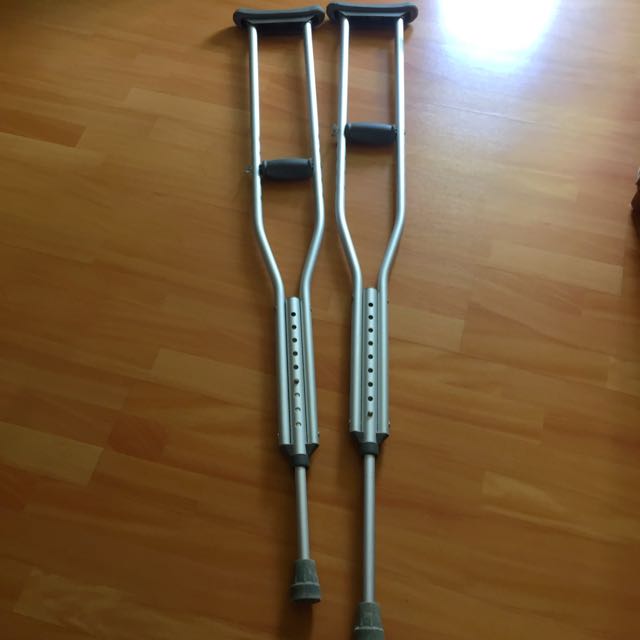 Under arms Crutches, Beauty & Personal Care, Foot Care on Carousell