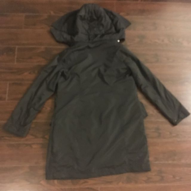 Zara Basic Coat (Category: Clothes) located in Toronto. Submitted by kazzyn (Listing ID 92931438, Image 2). Description: .