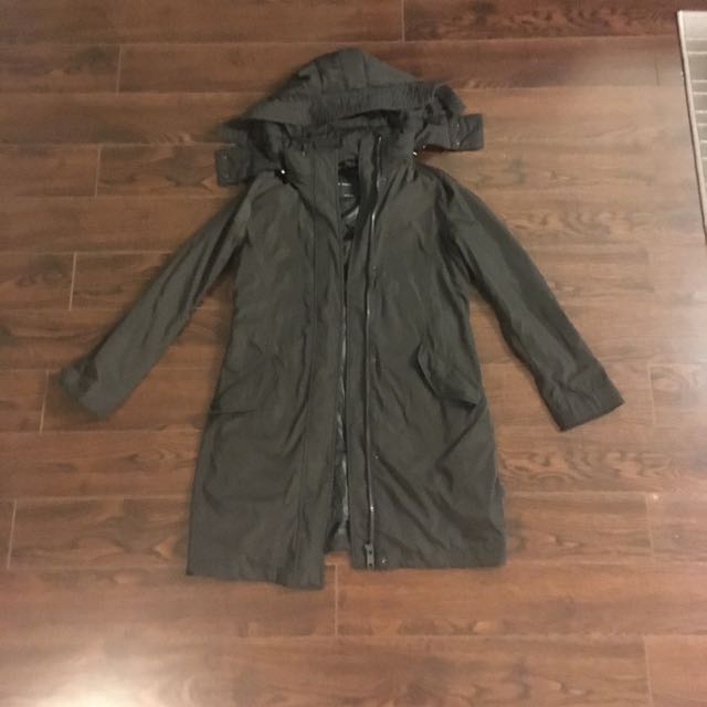Zara Basic Coat (Category: Clothes) located in Toronto. Submitted by kazzyn (Listing ID 92931438, Image 1). Description: .