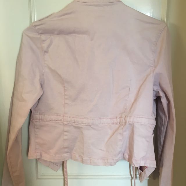 Jacket （分類：外套及戶外衣服）位於 Hong Kong。 由 queengenie 提交（商品編號 93162377，圖片 2）。簡介： 。