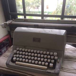 Manual Typewriter 1950s HERMES 9