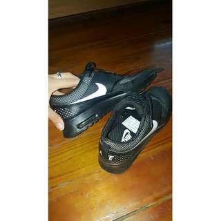 *Brand NEW Air Max Thea