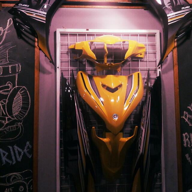 Price Mark Down Bodyset Yamaha Lc135 V2 Kuning Diraja Codlocation Klang Shah Alam Auto Accessories On Carousell