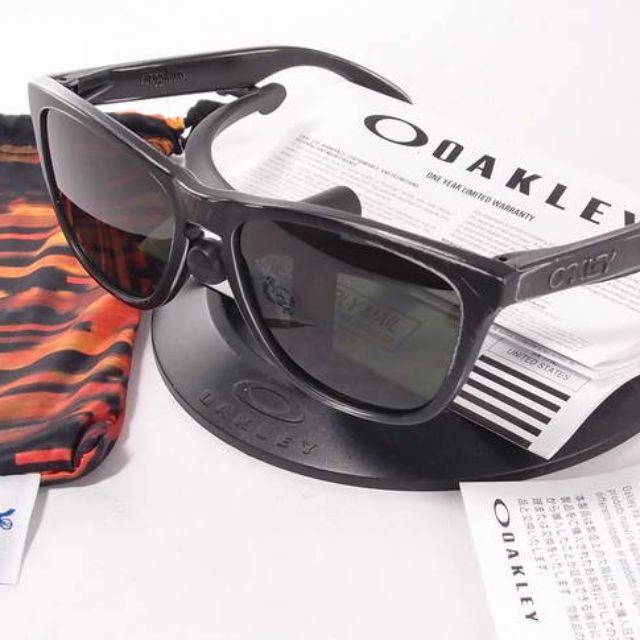 Oakley Frogskins® Fall Out Collection 