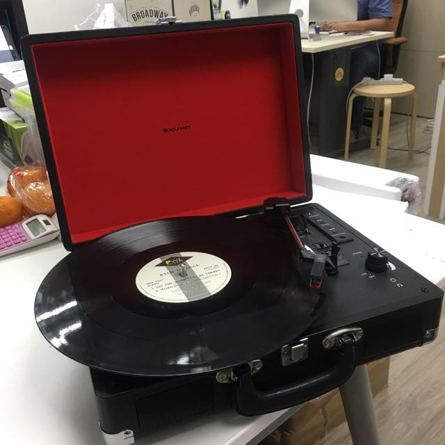 Bauhn Broadway Retro Briefcase Turntable From Australia Electronics Audio On Carousell