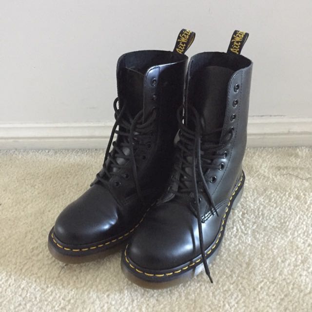 1490 smooth dr martens