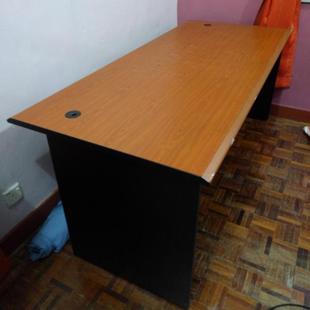 Meja Pejabat Office Table Home Furniture Furniture On Carousell