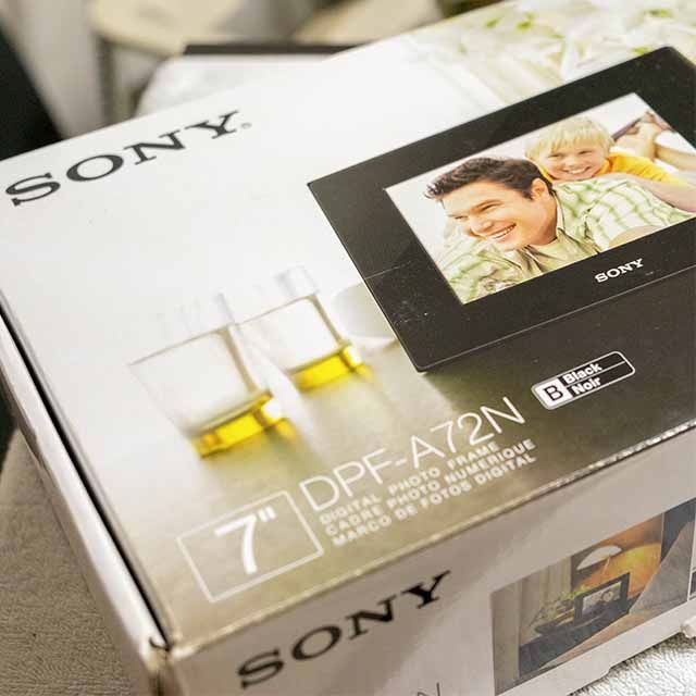 SONY DIGITAL PHOTO FRAME, DPFA72N, Furniture & Home Living, Home Decor