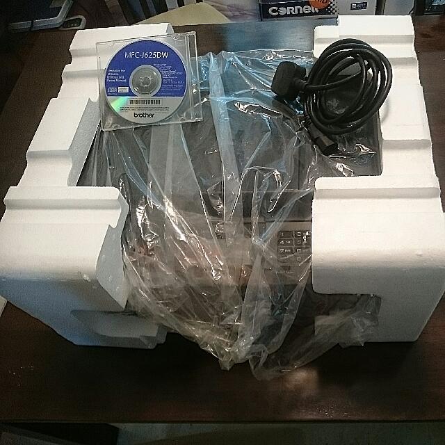 Printer (Category: Printers, Scanners & Copiers) located in Singapore. Submitted by tallow_01 (Listing ID 93946019, Image 2). Description: .