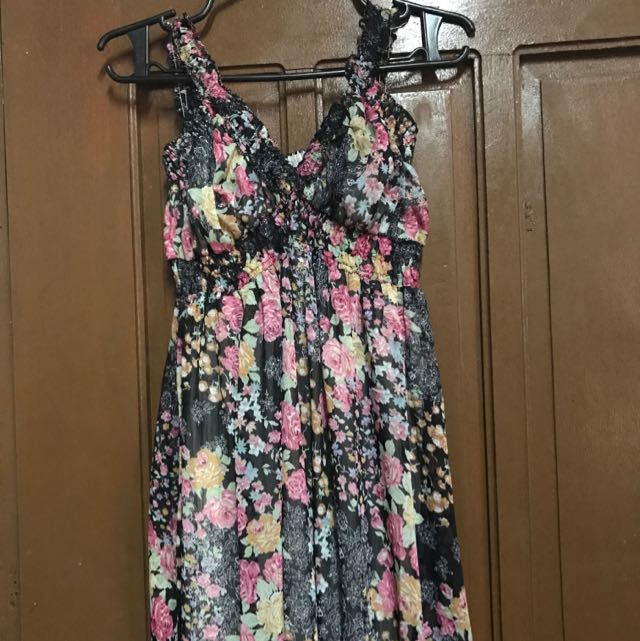 Floral Long Dress (Category: Dresses) located in Meycauayan. Submitted by lychie (Listing ID 94136225, Image 1). Description: .