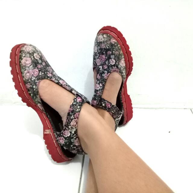 docmart shoes girl