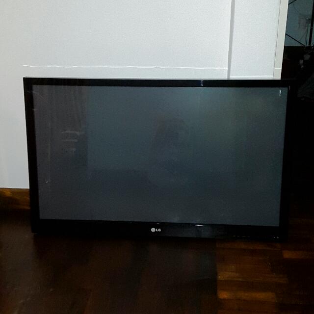 LG 42' inch plasma HD LCD TV (model 42PT250), TV & Home Appliances, TV