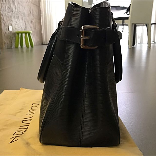Vintage Louis Vuitton Epi Passy PM Bag Black Epi Louis Vuitton 