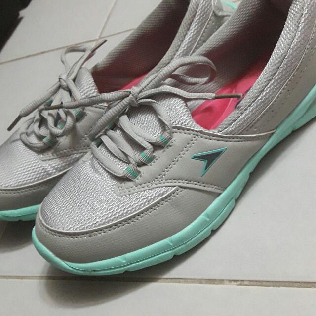 memory foam technology shoes