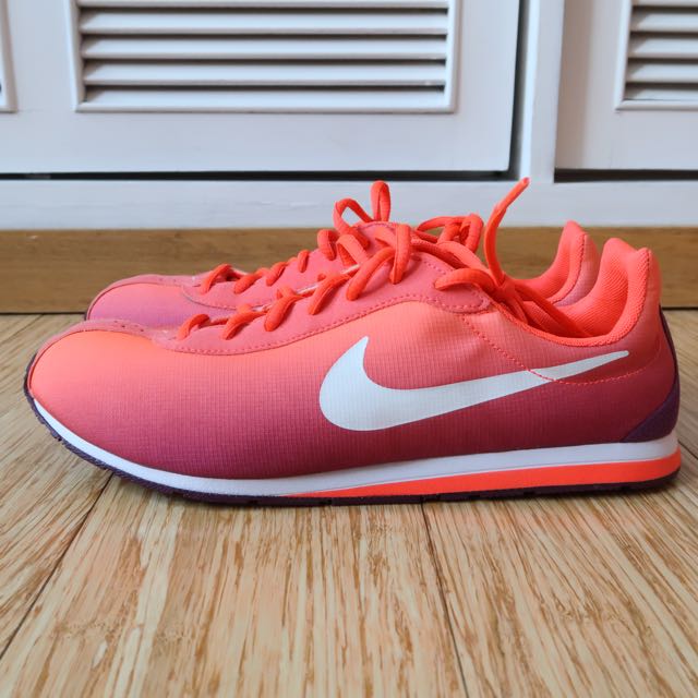 Wmns Nike Little Runner Print Women's Trainers, Women's Fashion, Shoes on  Carousell