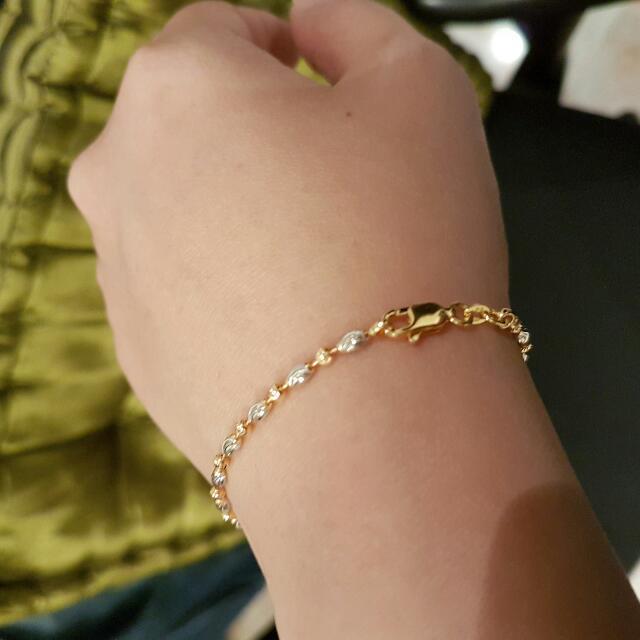916 Gold Bracelet. Unique With Coated White Beads. 4.15gm. NO GST ...