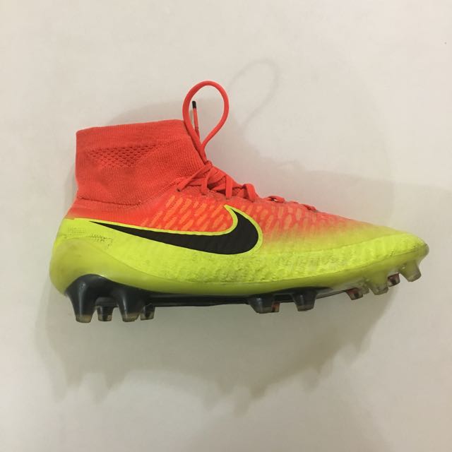 kasut bola nike magista